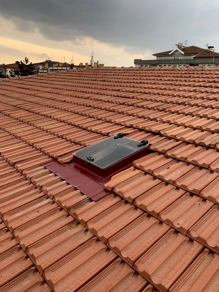 Dritare Kiremit Çatı Çıkış Kapağı Çift Piston Uygulaması