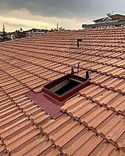 Büyük Boy Kiremit Çatı Çıkış Kapağı Tek Amortisörlü