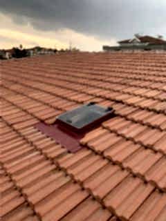 Kiremit Çatı Çıkış Kapağı Çift Amortisörlü